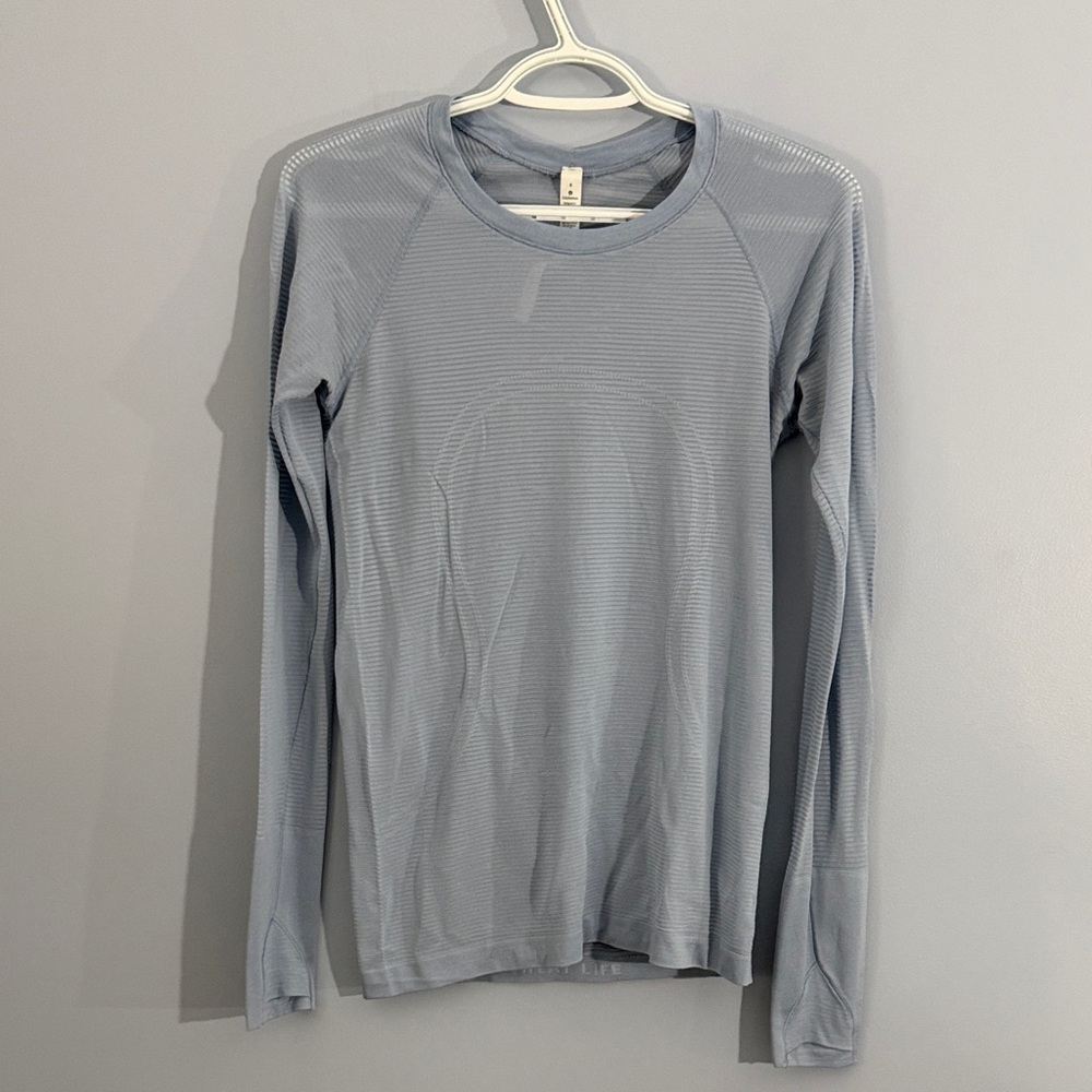 lululemon athletica light blue textured long sleeve top SZ 6